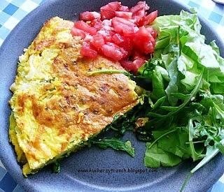 Wiosna zimą omlet z groszkiem i rukolą