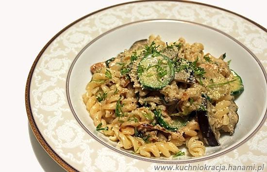 Fusilli z kurczakiem, bakłażanem i cukinią w sosie mascarpone