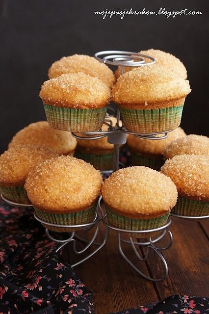 Muffinki pączkowe z konfiturą z dzikiej róży