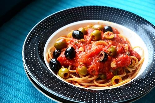 Spaghetti z sosem puttanesca