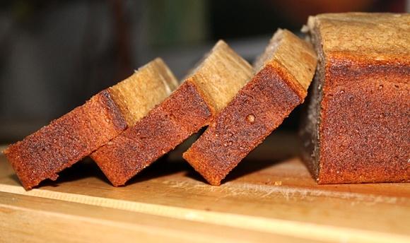 Chlebek bananowy z cynamonem i miodem
