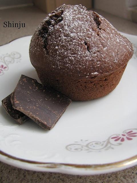 Czekoladowe muffiny z budyniem waniliowym
