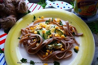 Tagliatelle z cukinią i kukurydzą