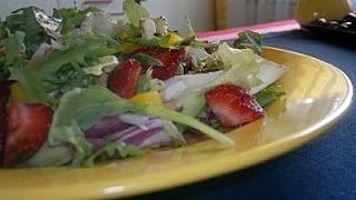 Sałatka z truskawkami i avocado
