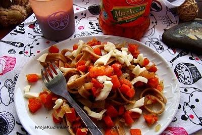 Tagliatelle z marchewką i mozzarellą