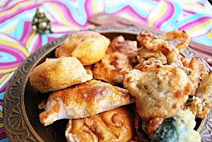 Samosy i warzywa pakora
