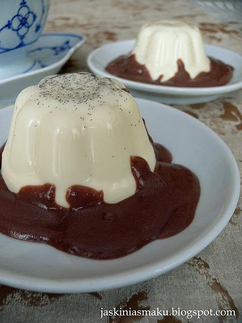 Panna cotta z białą czekoladą i sosem czekoladowym