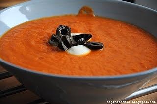 Hot tomato soup - przepis na gorącą zupę pomidorową
