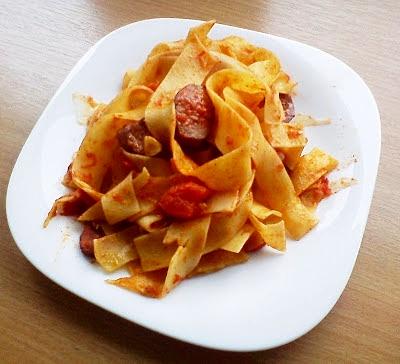 Pappardelle z ostrym sosem pomidorowym