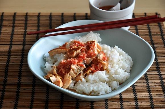 Losos w azjatyckim sosie z ryżem do sushi