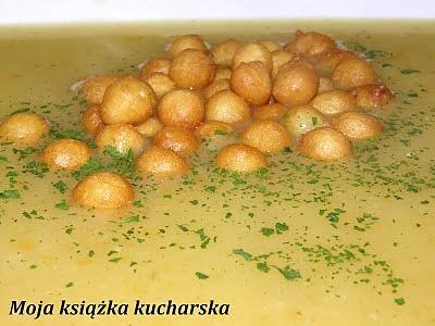 Zupa krem z kalafiora z koperkiem i groszkiem ptysiowym
