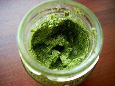 Pesto szpinakowe z wędzonym tofu