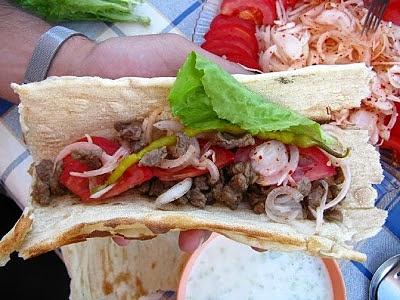 Tantuni – duszone mięso w placku lavaş