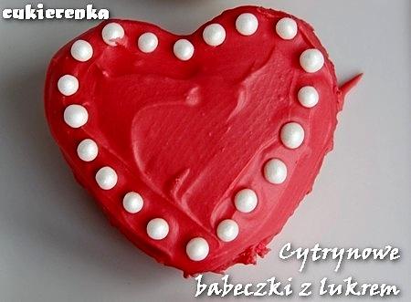 Cytrynowe babeczki na walentynki w kształcie serduszek