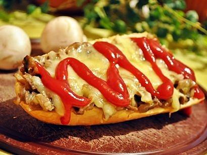 Zapiekanka z pieczarkami i serem