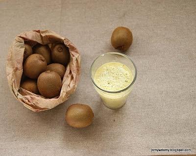 Niedzielny koktajl z kiwi na śniadanie