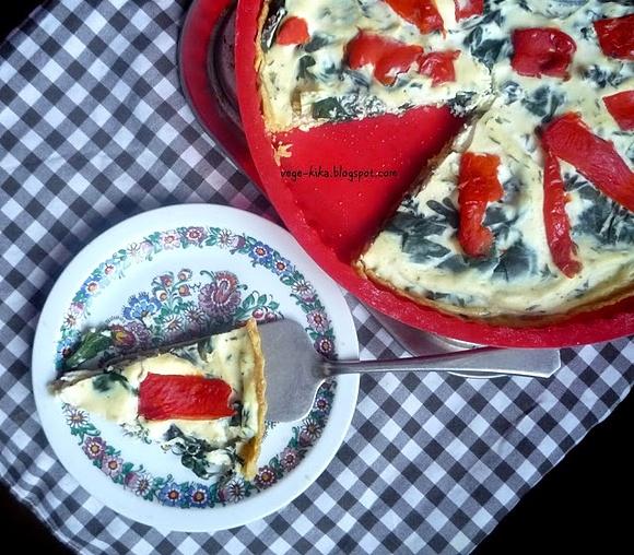 Tarta ze szpinakiem ricottą i pieczoną papryką na kukurydzianym spodzie