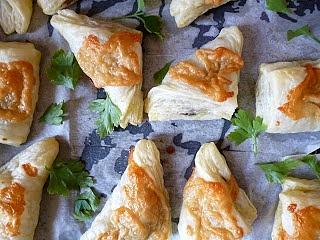 Wytrawne ciastka francuskie z pieczarkami i porem