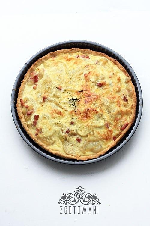 Quiche z cebulą i boczkiem