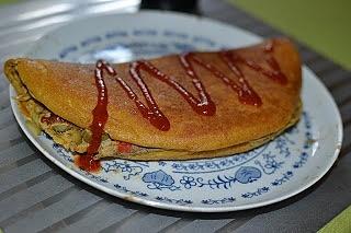 Omlet z parówkami i warzywami