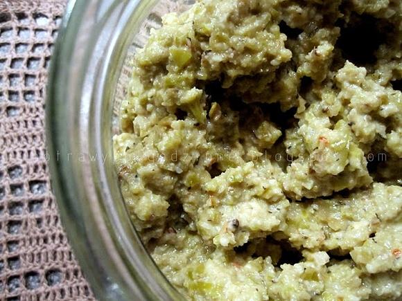 Tapenade z zielonych oliwek z cząbrem i orzechami włoskimi