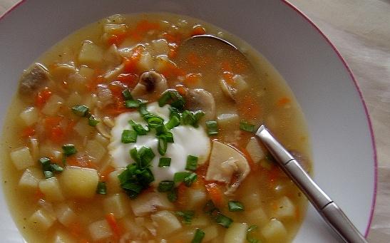 Prosta zupa jarzynowa z kaszą jęczmienną