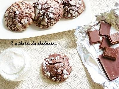 Popękane ciasteczka czekoladowe