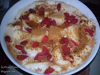 Owsianka z jabłkami i goji