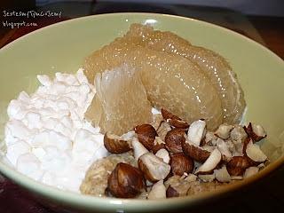 Owsianka z pomelo i orzechami