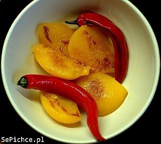 Brzoskwinie pieczone z chili