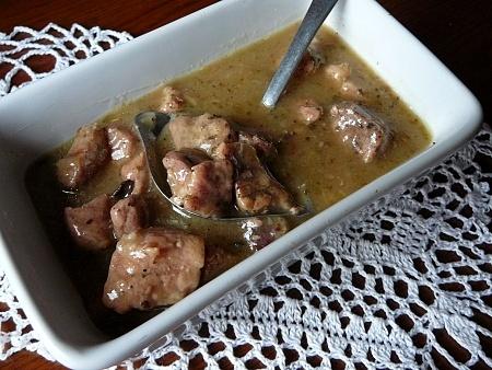 Gulasz z suszonymi pomidorami i pieczarkami