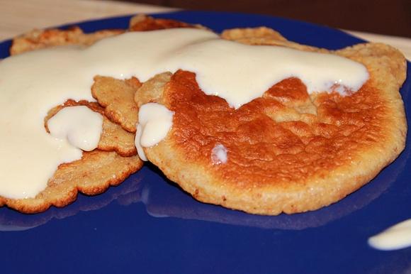 Pancakes amaretto z serkiem pomarańczowym