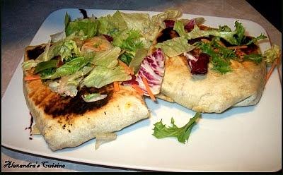 Zdrowa tortilla z kurczakiem i warzywami