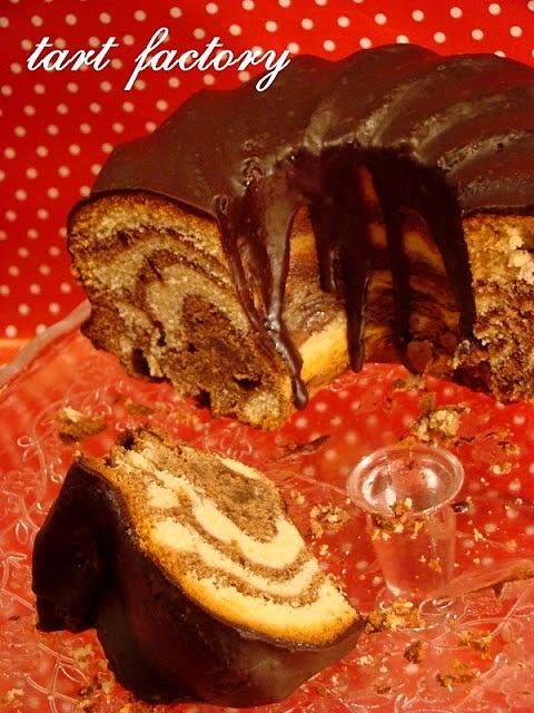 Babka marmurkowa z czekoladową polewą