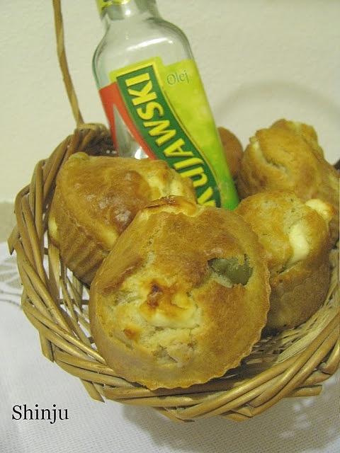 Muffiny z serem feta i zielonymi oliwkami