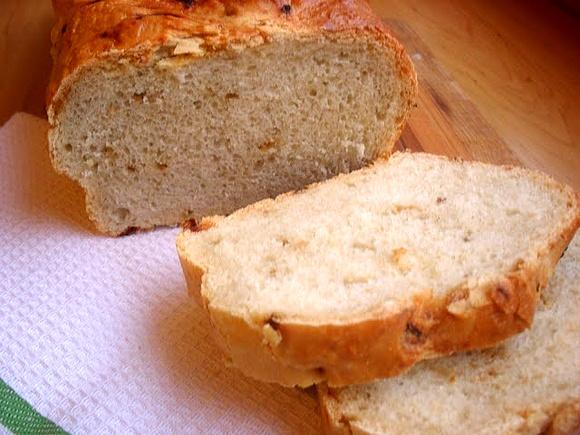 Chleb cebulowy - prosty przepis na domowe pieczywo z cebulą