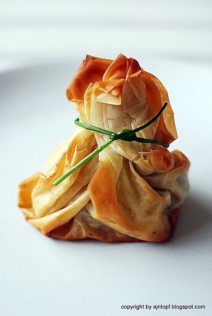 Sakiewki filo z łososiem i pesto ze szpinaku i orzechów