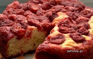 Drożdżowe ciasto z truskawkami