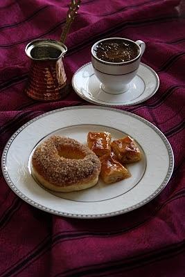 Polsko-turecki tłusty czwartek: pączki baklawa i turecka kawa