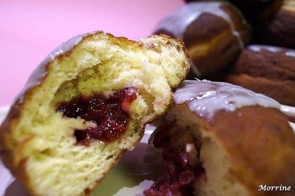Pierwsze domowe pączki z lukrem