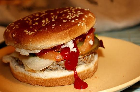Cheeseburger prawdziwy pełnokrwisty