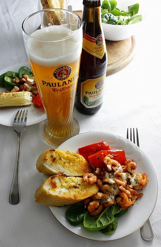 Grillowane krewetki raki i łosoś z piwem Paulaner