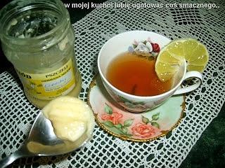 Herbata earl grey z miodem, cytryną i goździkiem