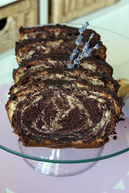 Czekoladowe ciasto marmurkowe z ganache