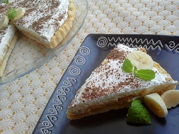 Tarta bananowo-karmelowa z masą krówkową i bitą śmietaną