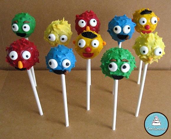 Cake pops z motywami bohaterów Ulicy Sezamkowej
