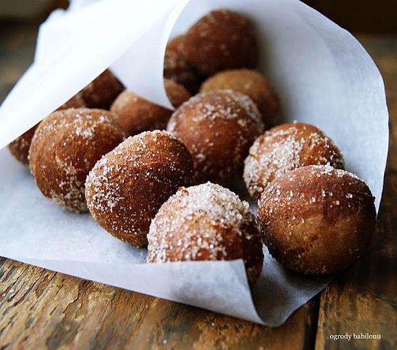 Mini pączki cynamonowe