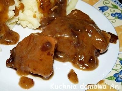 Gulasz wołowy ze śliwkami