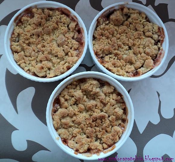 Crumble z jabłkami i żurawiną