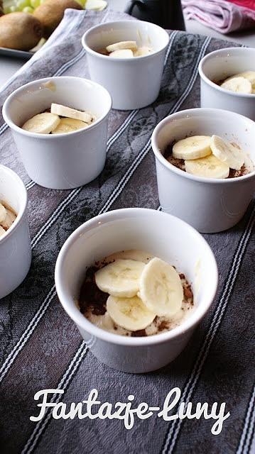 Banan z mascarpone i kakao w biszkoptowych kokilkach